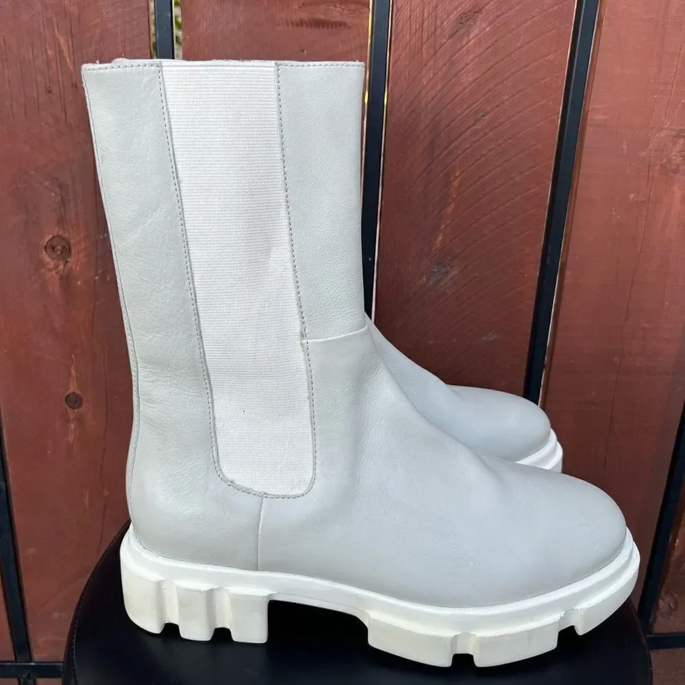 Free People Brooks Leather Chelsea Boot size 40EU ivory